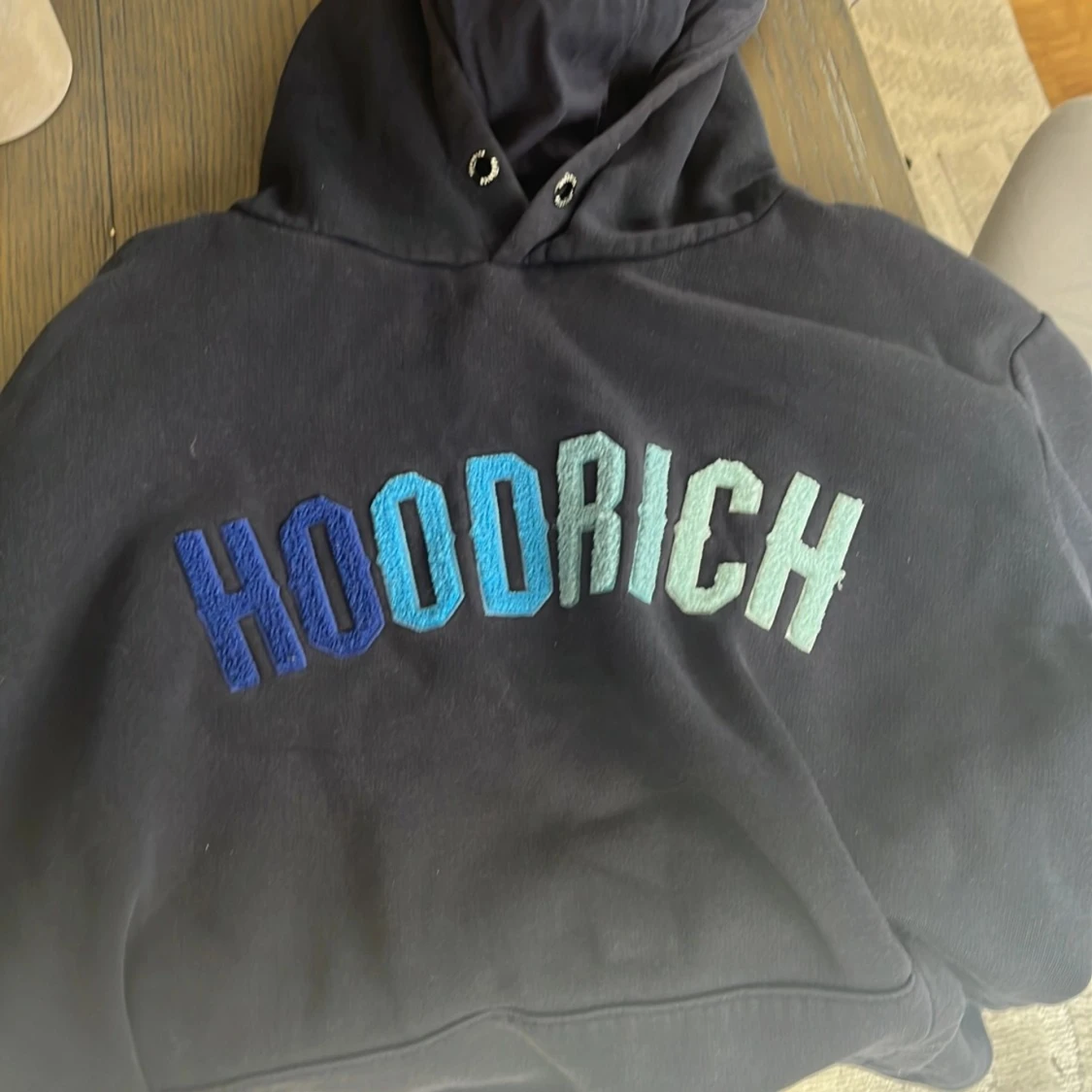Svart hoodie från Hoodrich