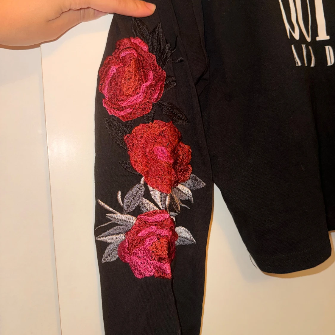 Supply & Demand croppad svart tröja - 2