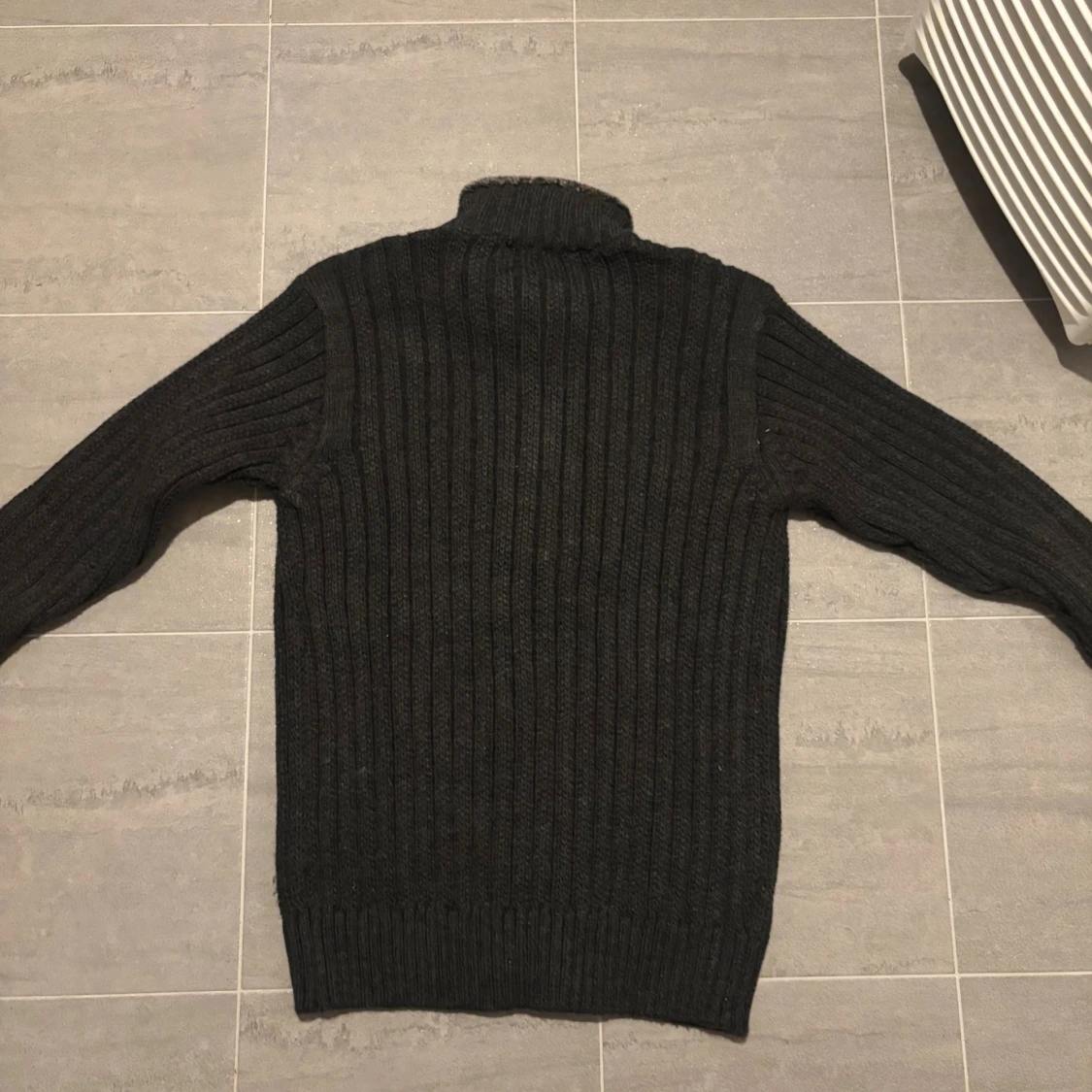 Knitted cardigan med pälskrage - 2