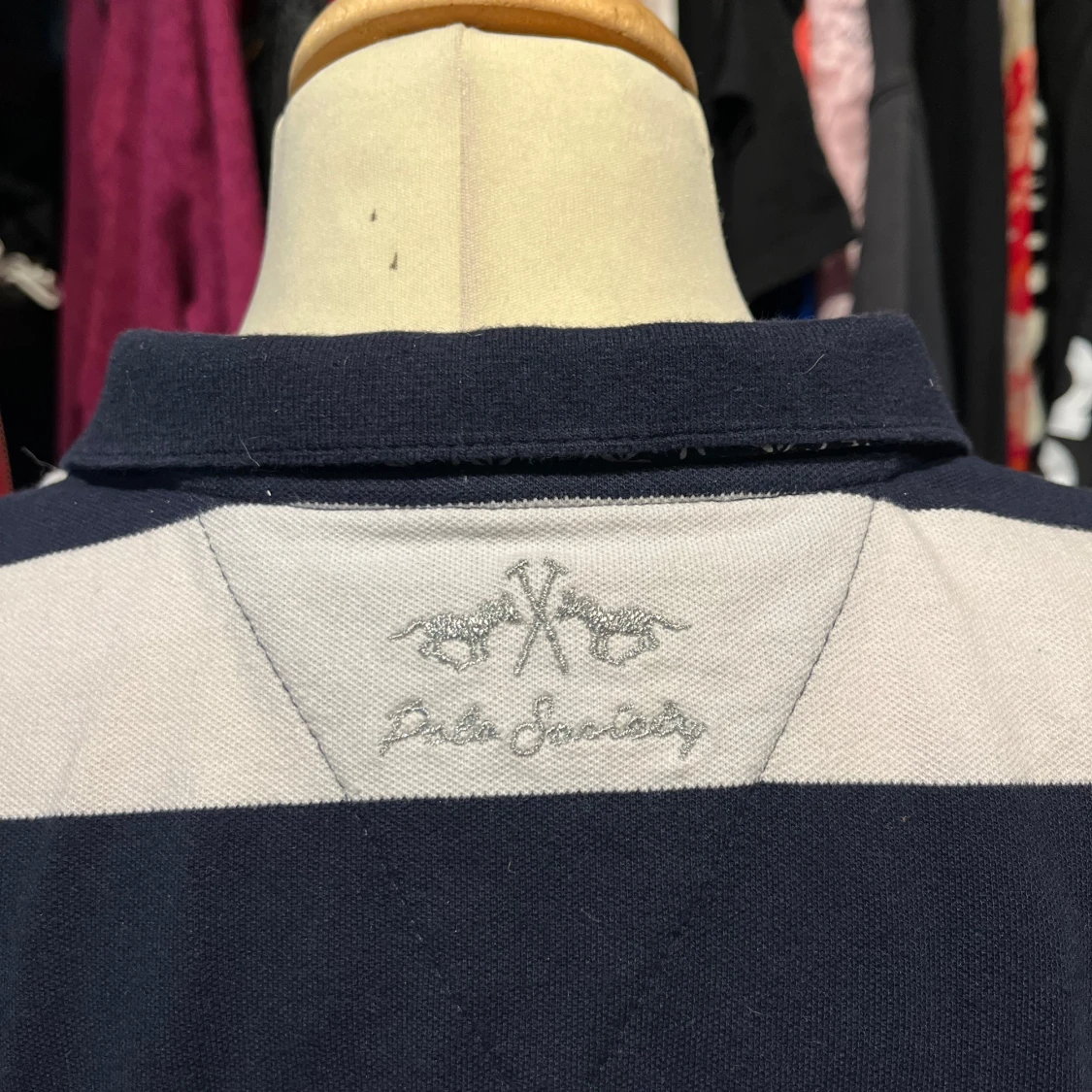 Randig pikétröja från HV Society - 2