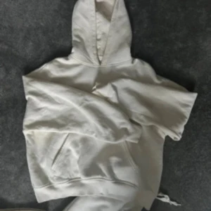 Gina Tricot sett - Mjukis sett från Gina Tricot  Byxorna är s  Hoodien är xs
