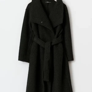 Söker denna jackan i storlek XS🙏🏼🙏🏼🙏🏼 - SÖKER DENNA I STORLEK XS. 