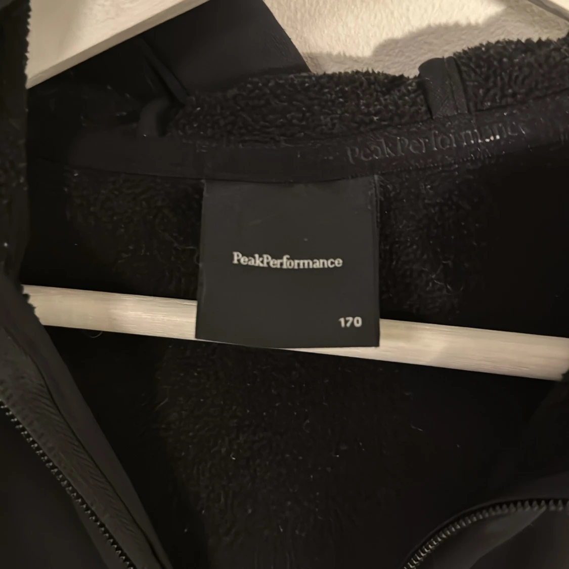 Svart träningsplagg från Peak Performance - 2