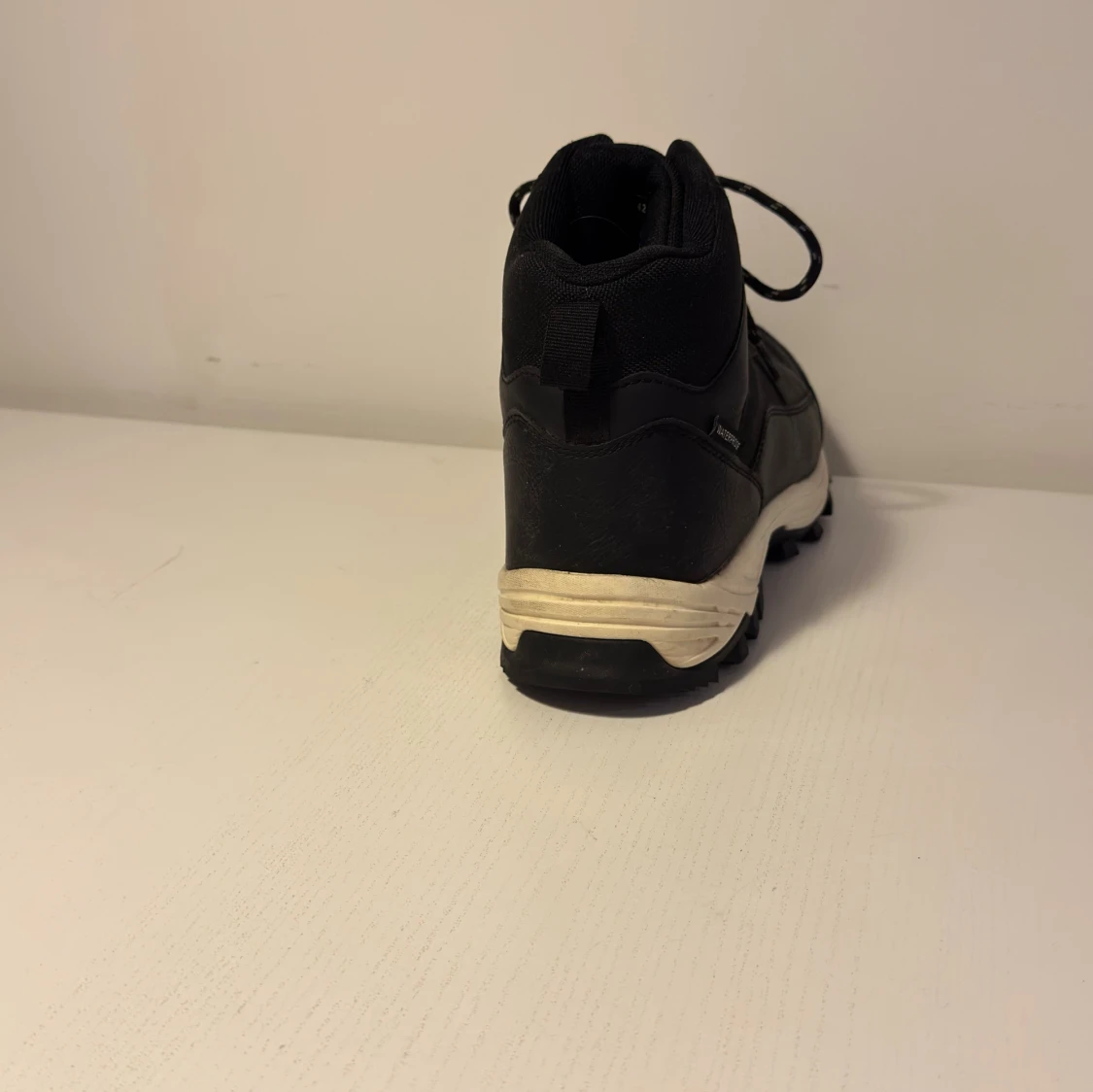 Svarta kängor med grov sula - 4