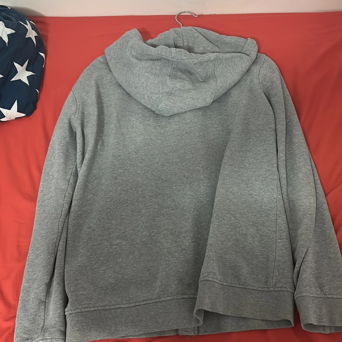 Grå hoodie från Lyle & Scott Junior - 1