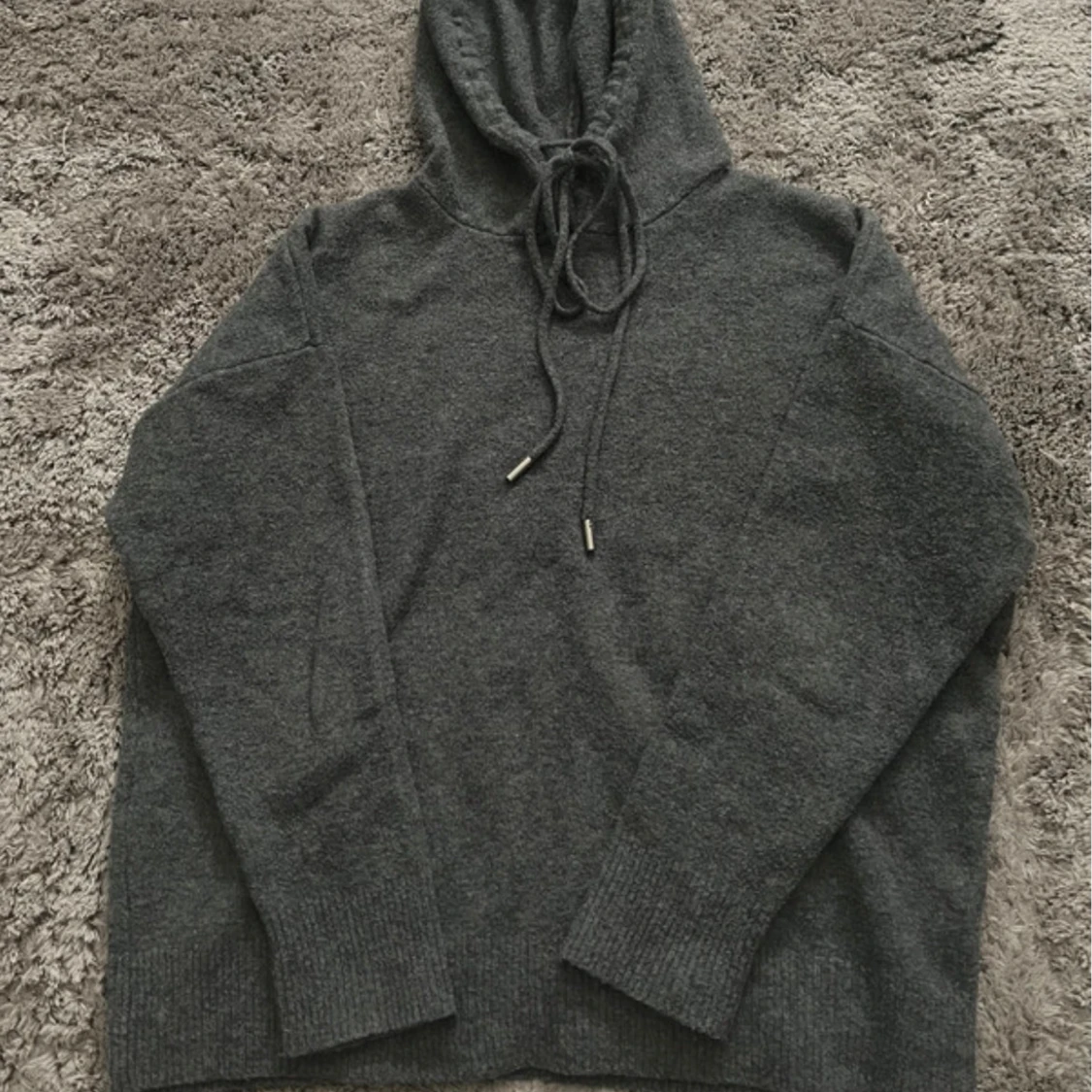 Stickad huvtröja  - 1
