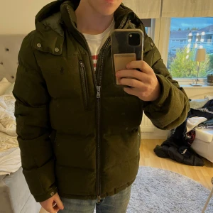 Ralph Lauren Gorham hybridjacka - Säljer en otroligt sällsynt å skön Raffe vinterjacka! | Mycket fint skick utan defekter! | Storlek M. | Ställ gärna frågor innan du köper!