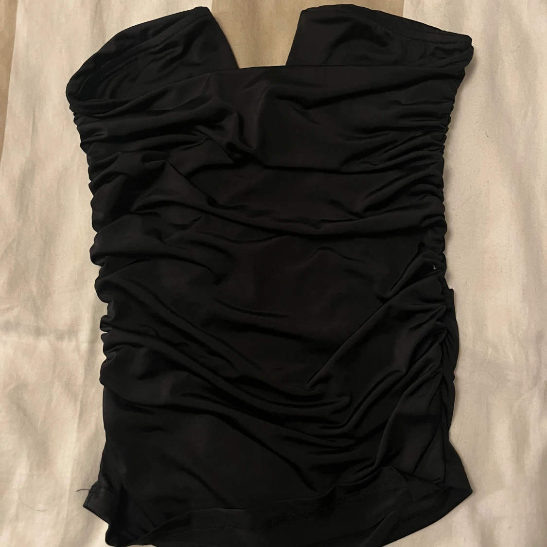 Svart topp från Stradivarius - 2