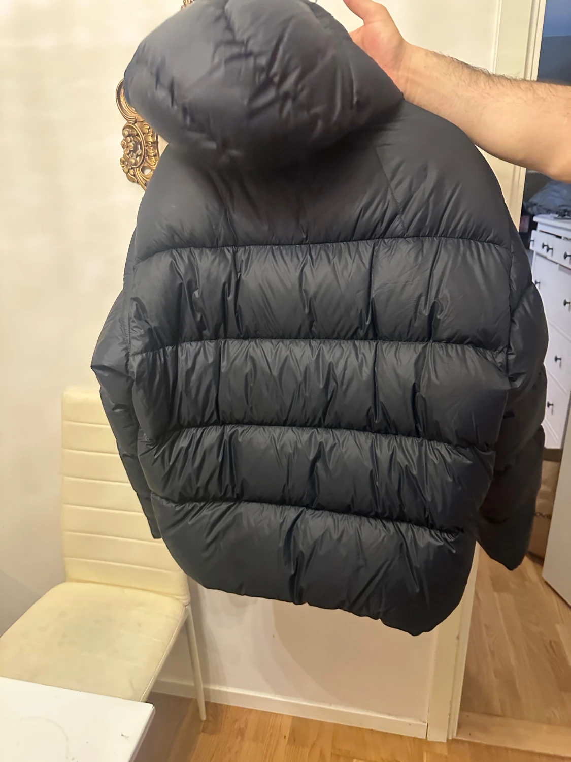 Svart pufferjacka från Peak Performance - 2