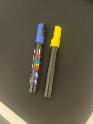 Posca pennor - Säljer 2 posca pennor gul och blå. Priset kan diskuteras de är helt nya