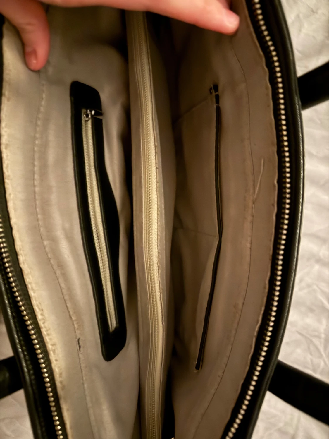 Svart handväska från Flora&Co - 2