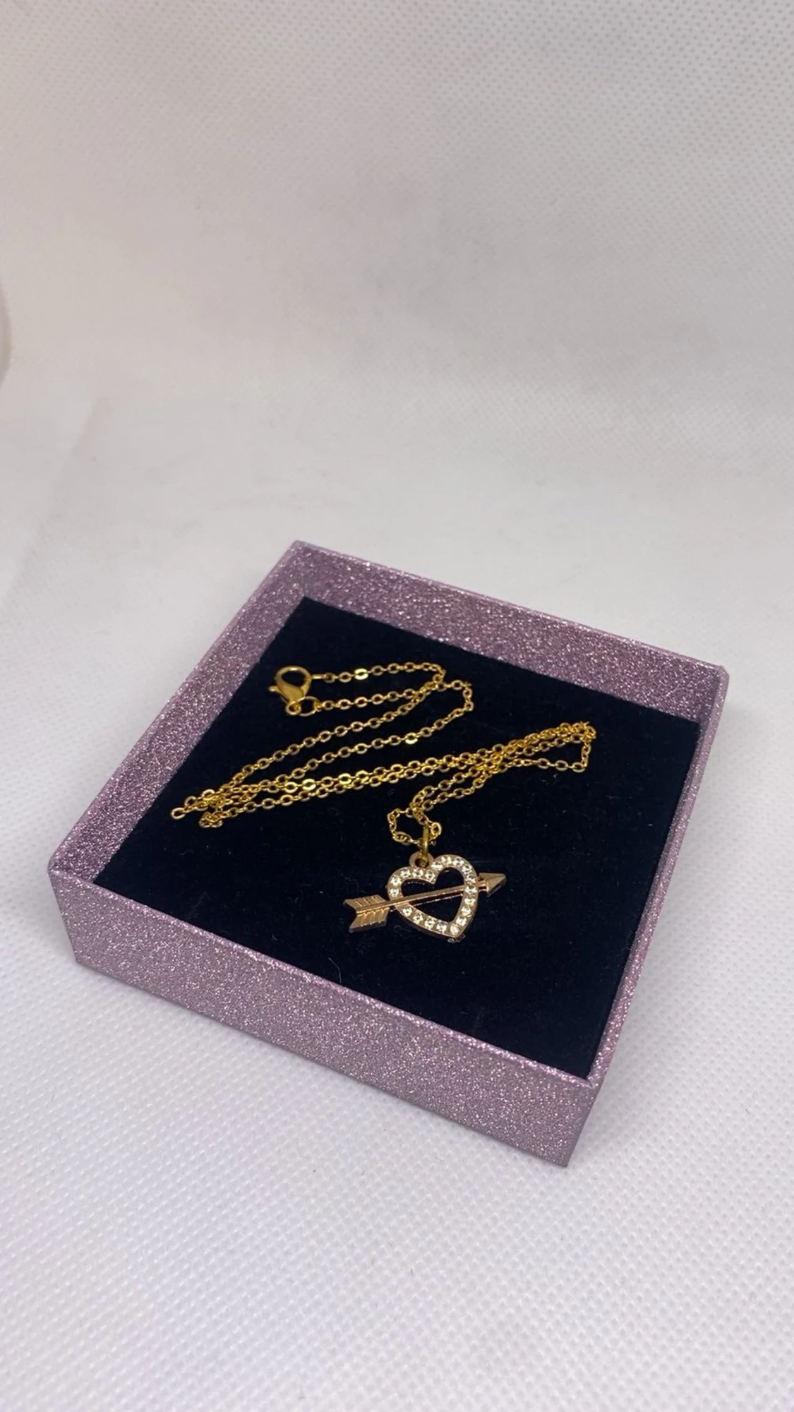 Arrow through heart necklaceđ