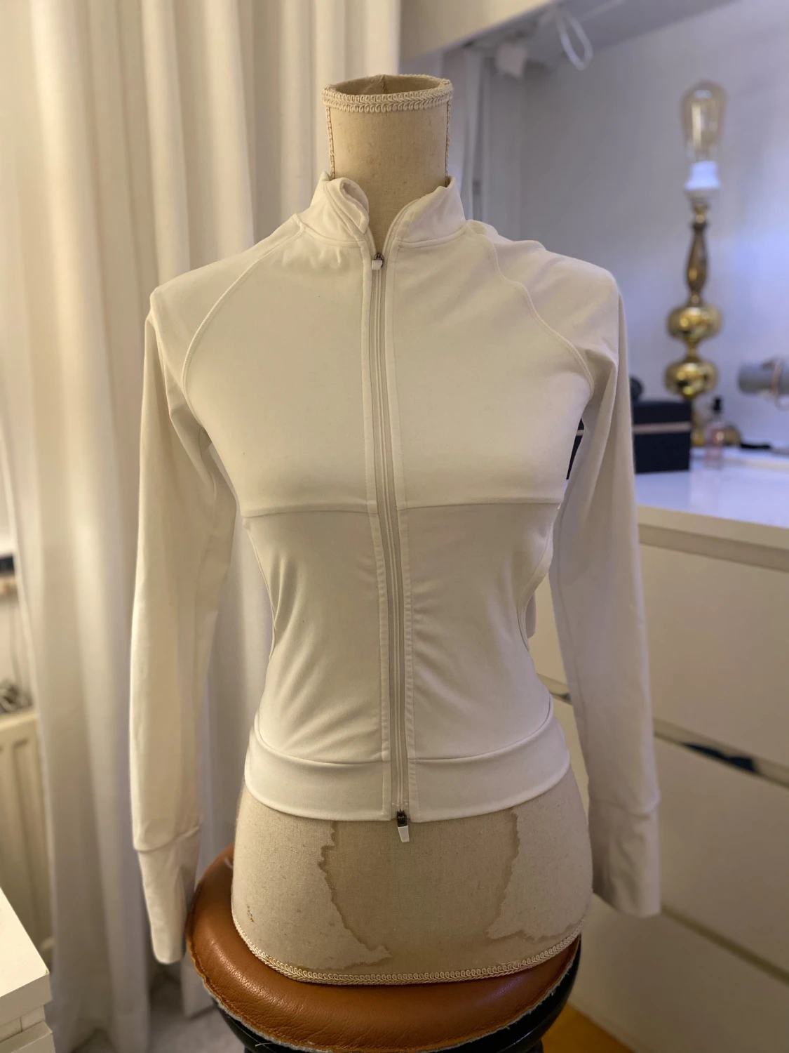 Vit träningsjacka långärmad