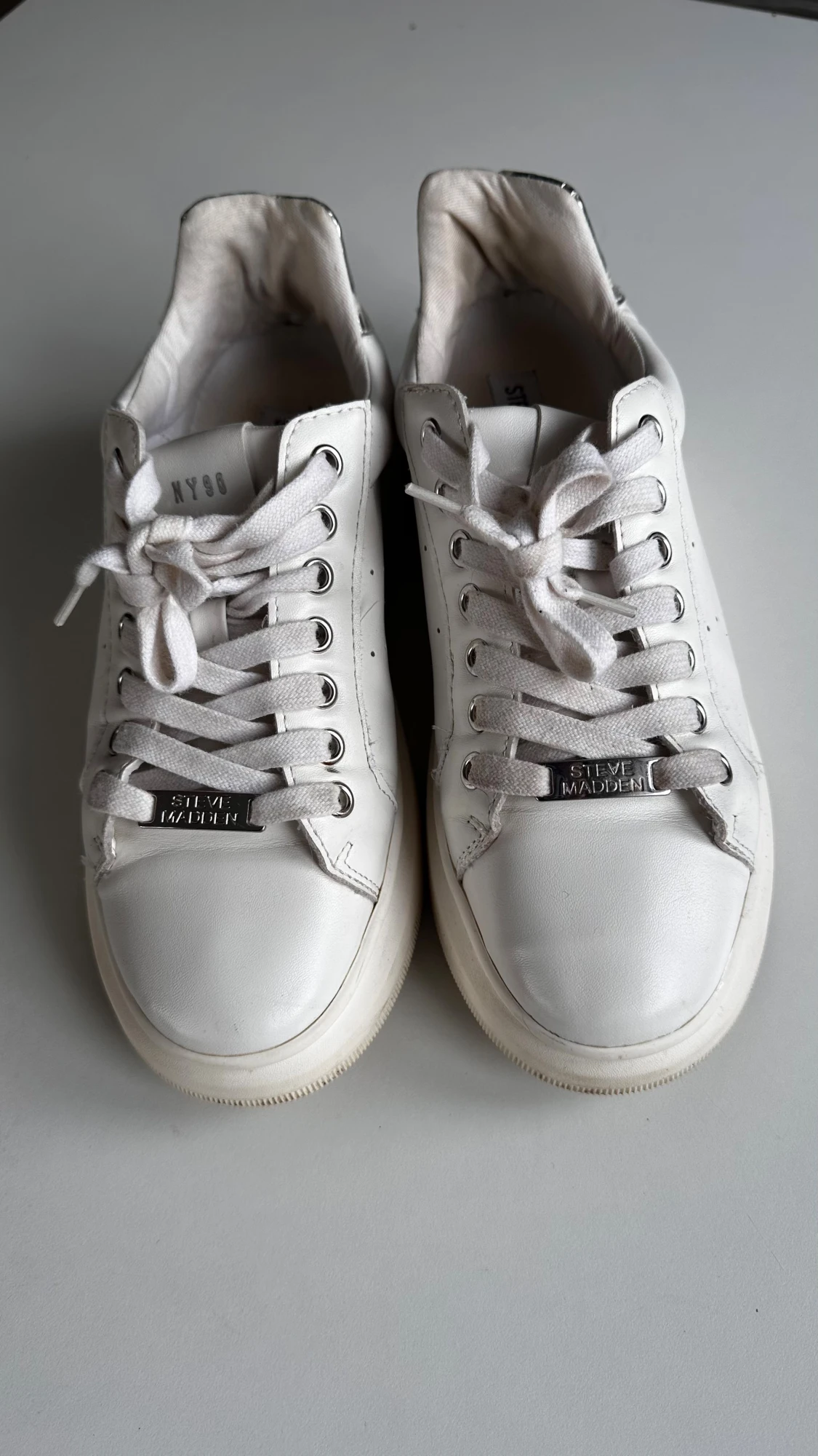 Vita sneakers från Steve Madden - 3