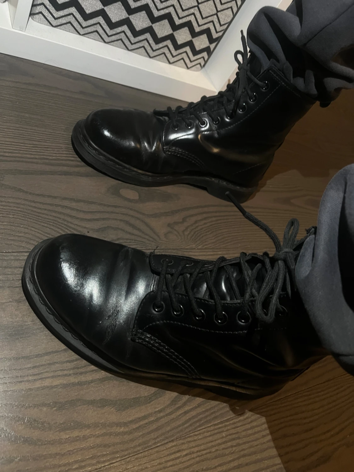 Svarta kängor Dr. Martens - 4