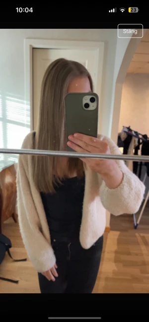 Lindex koftan  -  Säljer den väldigt populära och omtalade Lindex koftan! Den är i fint skick men kommer helt enkelt inte till användning längre  ❤️storlek är xs/s