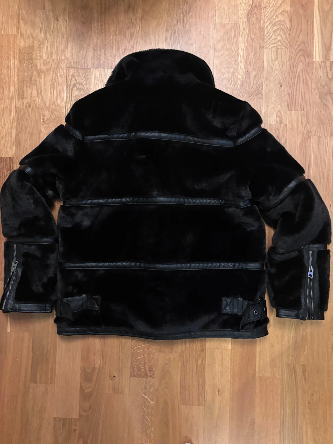 Svart pälsjacka från Vero Moda - 1