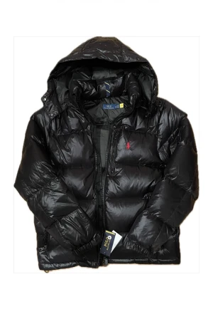 Ralph Lauren jacka - Nyskick, säljer för den inte passade mig.  Strk M, normal i passform Qr kod till Ralph Laurens hemsida Priset är inte hugget i sten Hör gärna av er vid frågor eller funderingar! 🙌