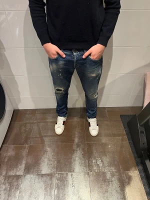 Dondup george - Dondup jeans | Riktigt feta och populära jeans | Skick= 9,5/10 | nypris= 4000 kr | vårt pris=899kr| Hör av dig vid minsta fundering!