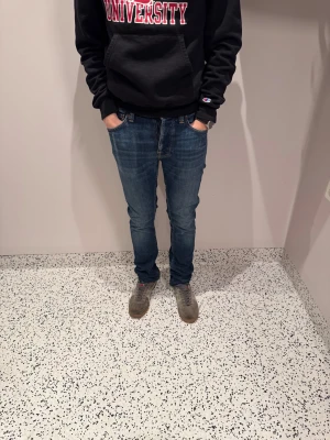 Nudie jeans  - Nudie jeans - Modell: Grim Tim - Storlek: W27/L32 - skick: 9/10 - Nypris runt 2000kr