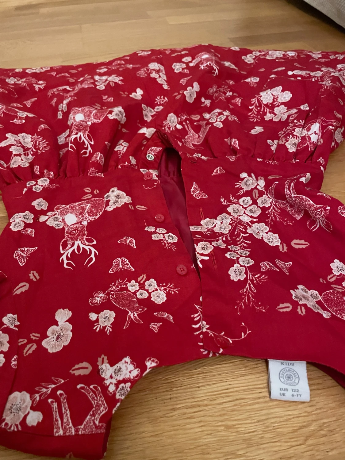 Röd blommig klänning från Lindex Kids - 2