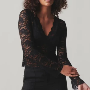 Spets tröja Gina - Snygg svart spets tröja från Gina. Aldrig använt. Nypris 300kr