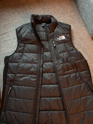 Svart dunväst från The North Face - Ny dunväst från North Face, aldrig använd
