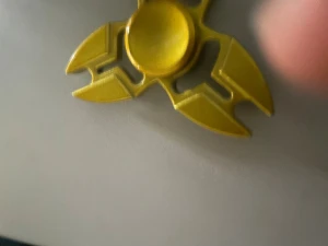 Fidget spinner  - En bra fidget spinner som kan få en att snurra bort i tankarna, välfungerande fidget spinner. Roligt att använda