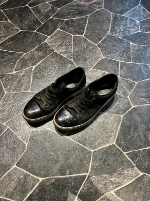  Lanvin - Säljer ett par lanvin cap toe. Hör av dig vid minsta fundering