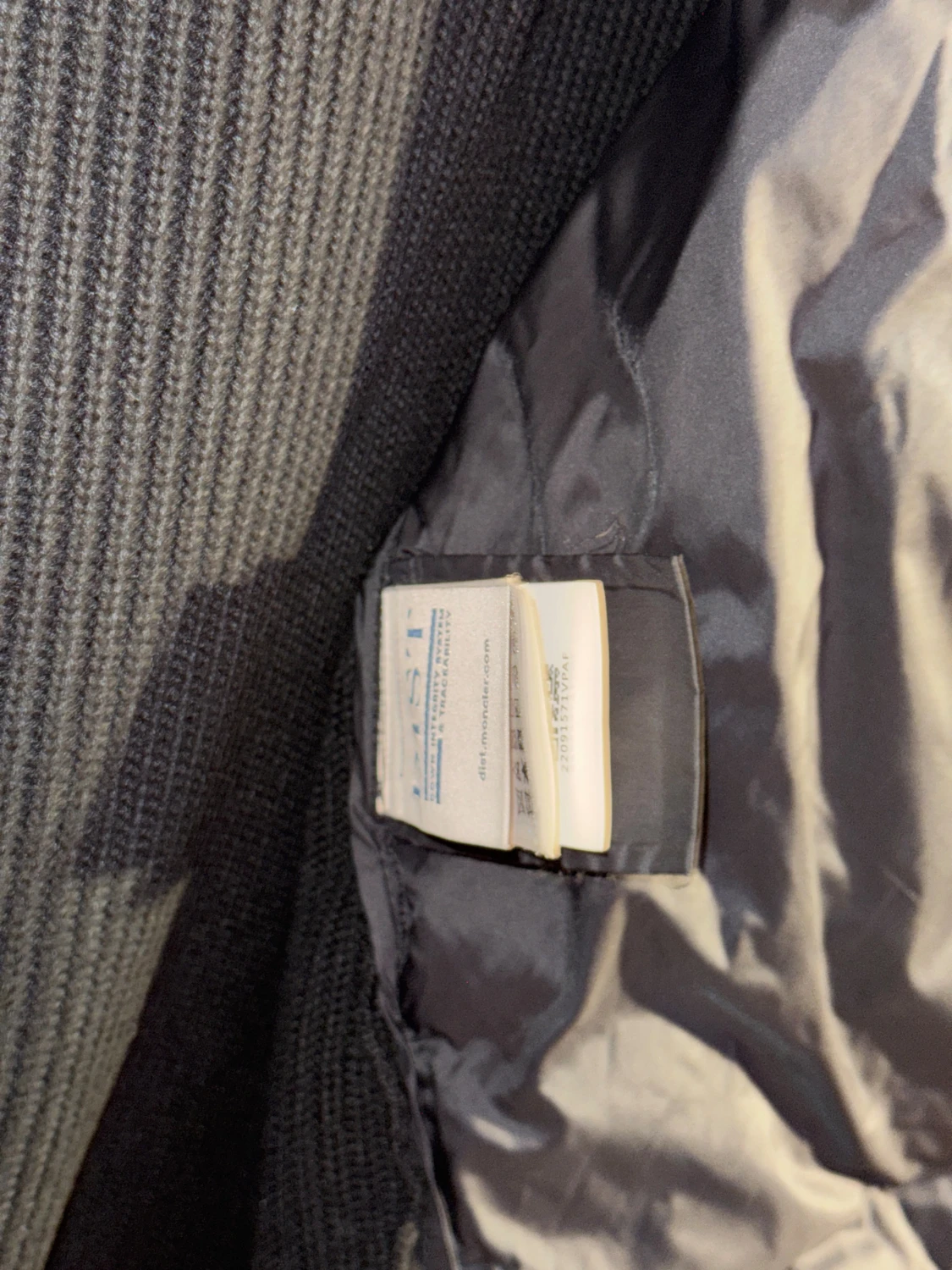 Svart Moncler pufferjacka med huva - 2