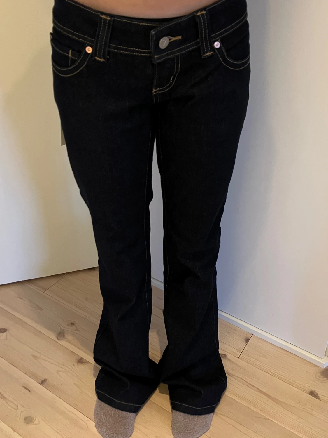 Mörkblå Super Low Kick jeans strl 24 - 3