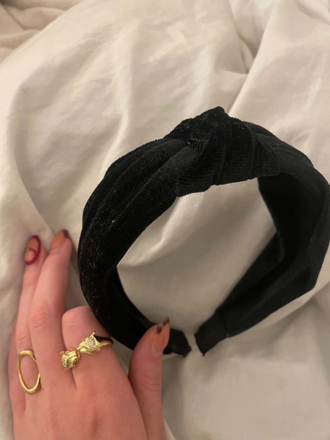 Svart sammet diadem med twist