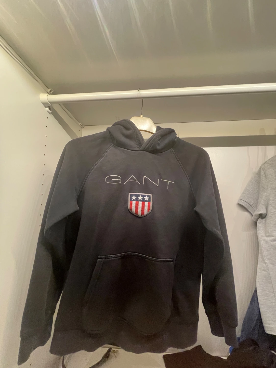 Svart hoodie från GANT med tryck - 2