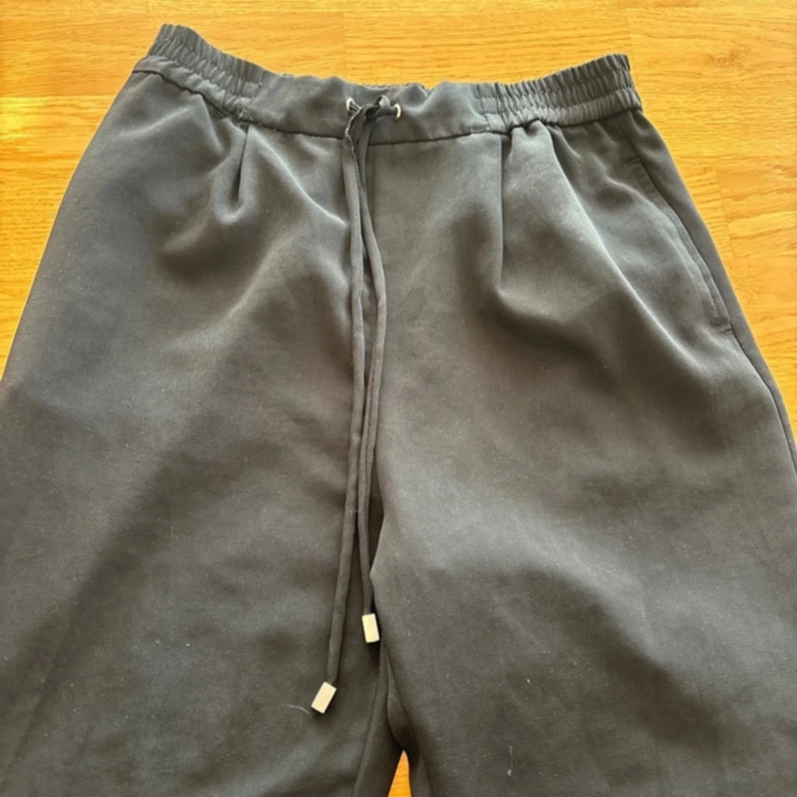 Svarta byxor med snörning - 1