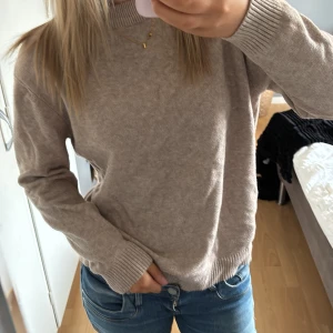 Super fin beige tröja - Knappt använd och passar till mycket🤎🤎