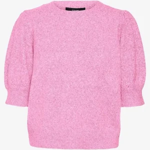 Rosa stickad tröja med puffärm - Superfin rosa stickad tröja med puffiga ärmar och rund hals. Tröjan har en mjuk känsla och ribbade muddar vid ärmslut och nederkant. Perfekt för dig som vill ha en söt och trendig look.