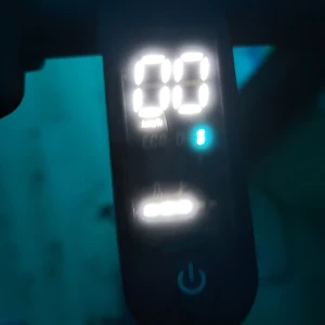 E-Wheels E2S V2 LR Elscooter - E-Wheels E2S V2 LR elscooter med digital display, robust ram och bekvämt fotstöd. Modellen är känd för lång räckvidd och pålitlig prestanda. Skicket ser bra ut utan synliga skador eller större slitage. Perfekt för pendling eller fritid.