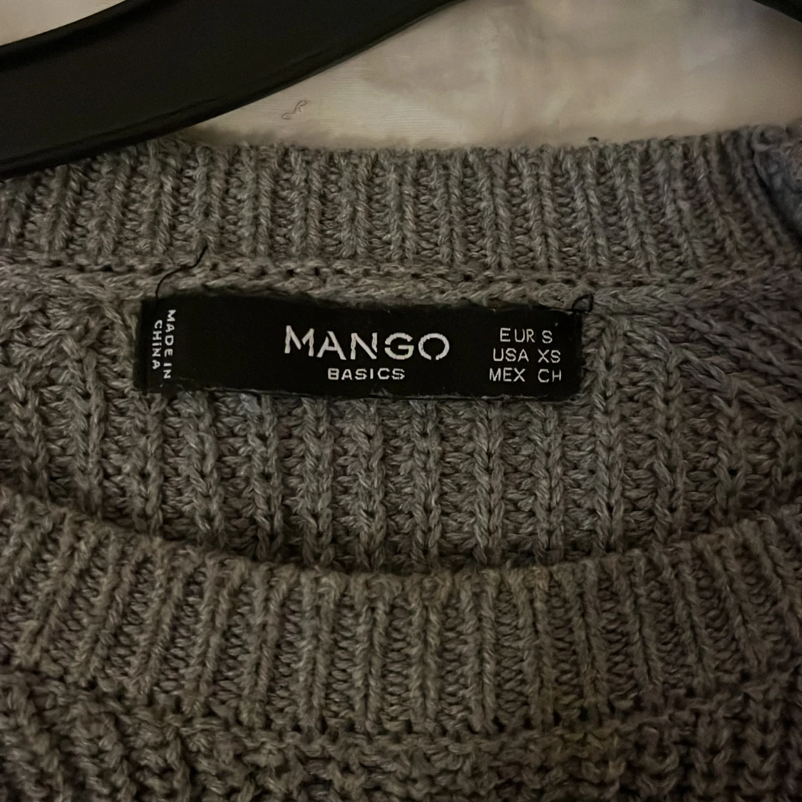 Grå stickad tröja från Mango - 2