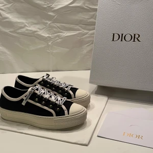 Dior Walk 'n' Dior - Walk 'n' Dior i fint skick! Storlek 38 | Nypris ca 9500kr. | Dustbags medföljer!
