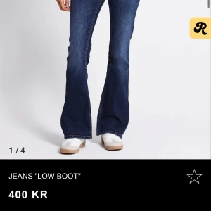Mörkblå bootcut jeans low waist - Mörkblåa jeans med bootcut-modell och låg midja. 🤗