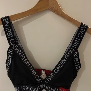 Calvin Klein top - Calvin Klein bh