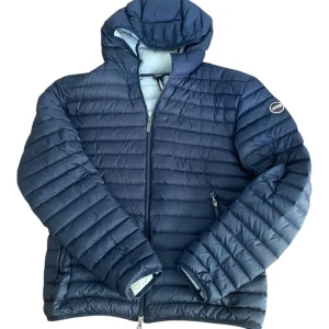 Colmar Jacka - Tja! Säljer en fett colmar jacka, pågrund av att jag inte använder den längre. Den är i extremt bra skick. Strl L/52. Hör av dig vid minsta fundering! Kan gå ner i pris vid snabb affär!