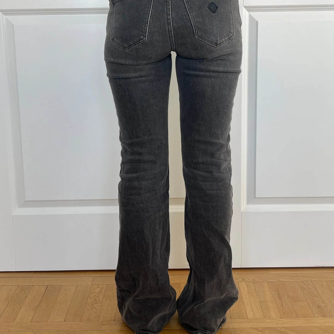 Svarta bootcut jeans - 2