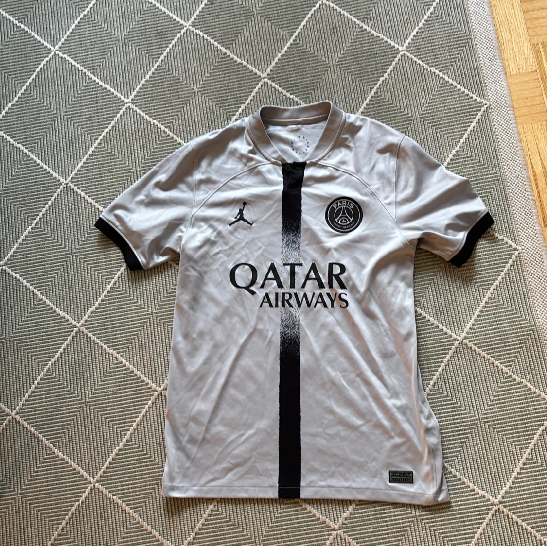 PSG x Jordan fotbollströja grå M