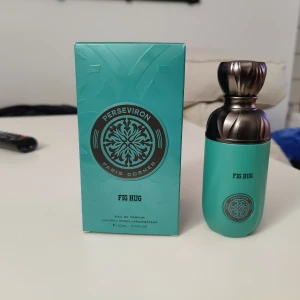 Paris Corner Perseviron Fig Hug  - 123