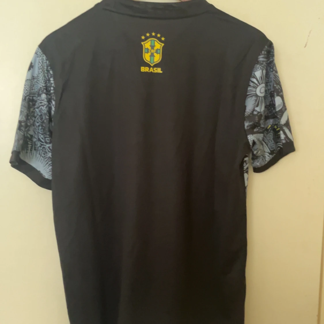 Svart fotbollströja - 1