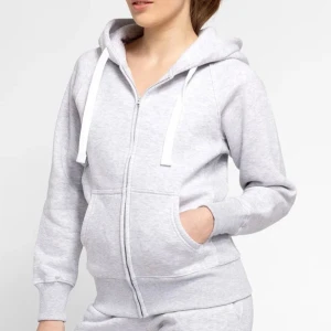 russemerch hoodie - använt ca 6 gånger annars nästan helt ny utan defekter. enda saken är att den har tvöttats några gånger🩷