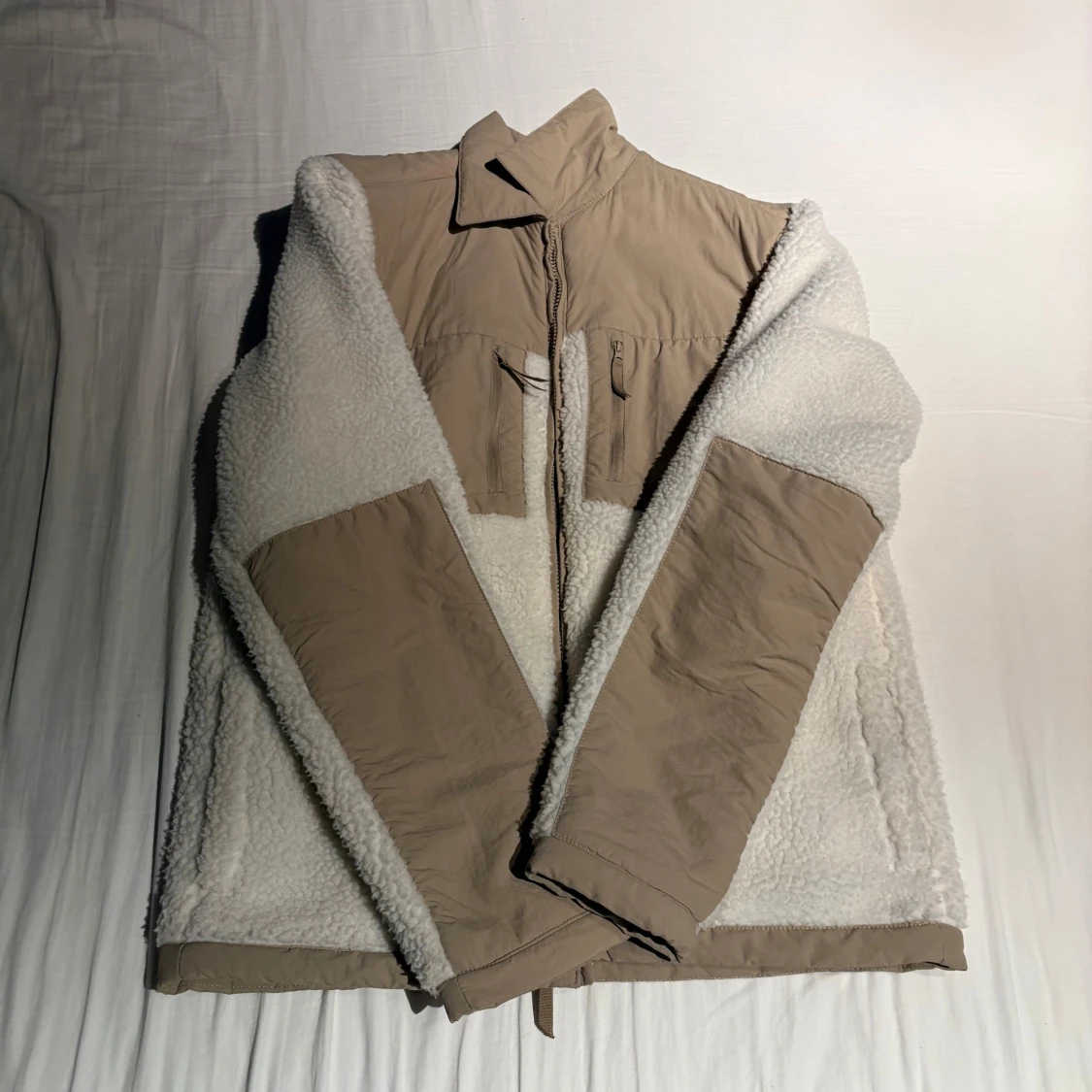 Vit beige lurvig jacka