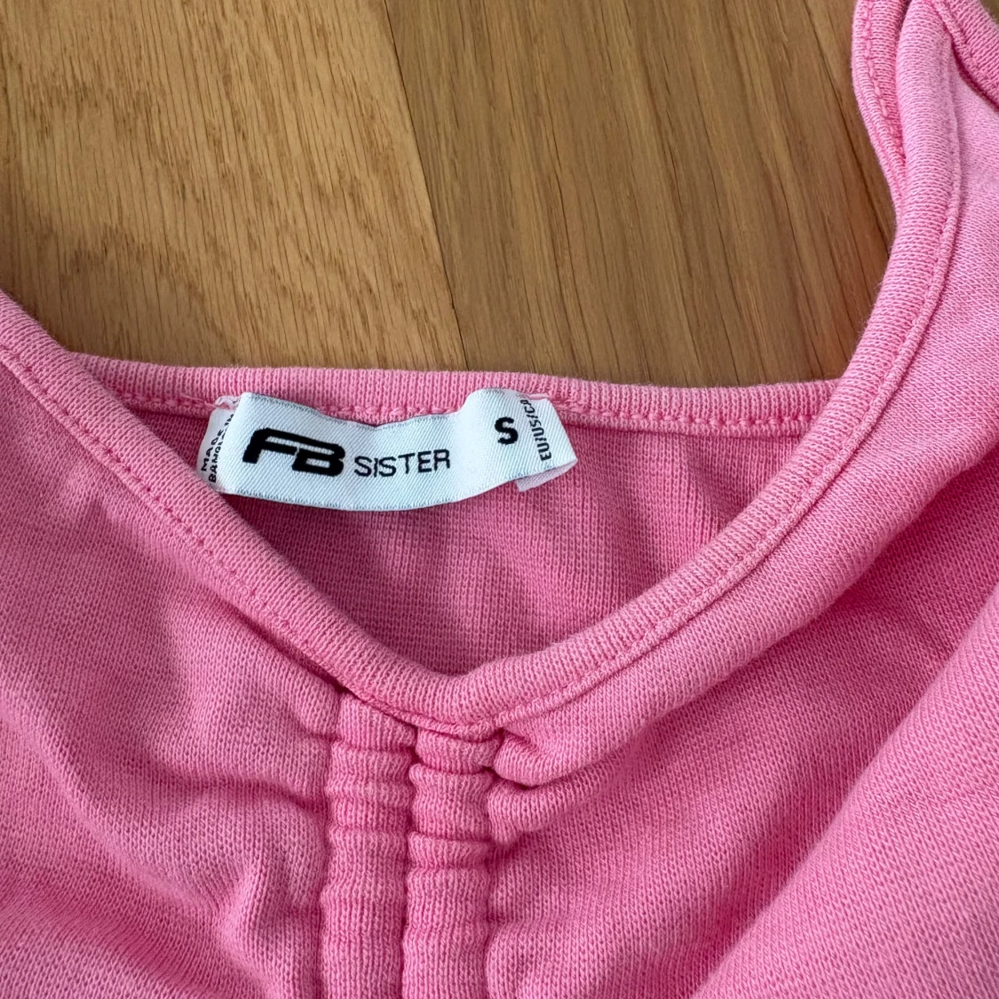 Rosa croppad linnetopp från FB Sister - 1