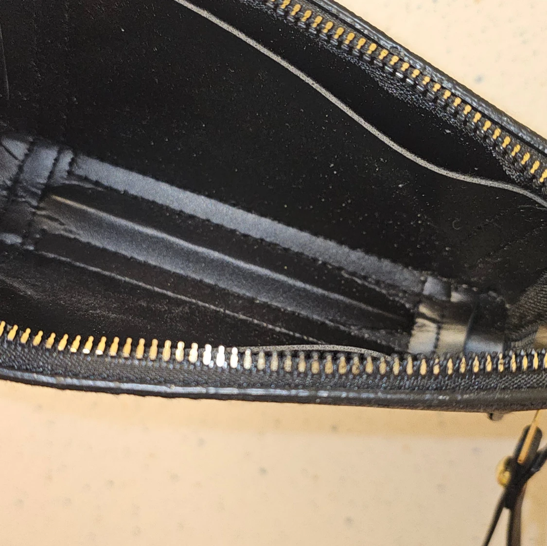 Svart plånbok från Ggggi med monogram - 1